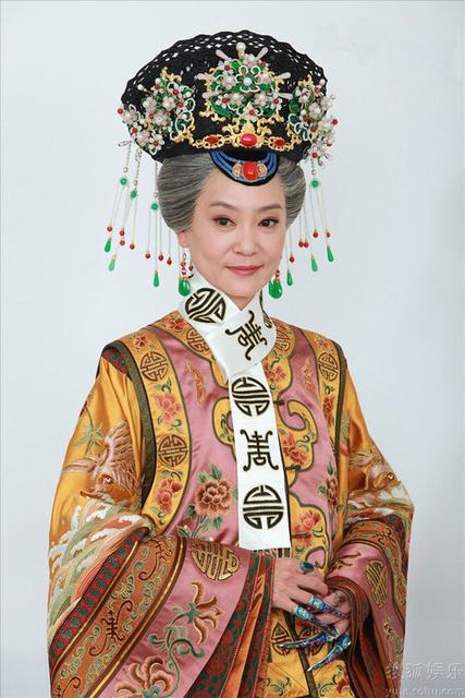 "琼女郎"刘雪华在新版《还珠格格》中饰演皇太后