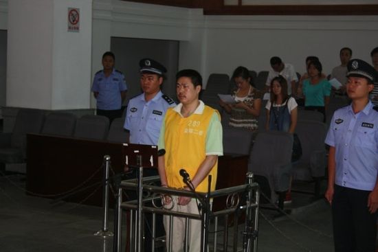 湖南益阳千万富翁驾车连撞15车11人获刑10年(图)