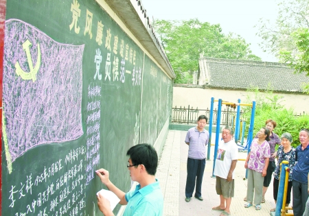 学英雄 话发展 比贡献 争先进(组图)