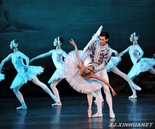 世界经典芭蕾舞剧《天鹅湖》亮相中国新疆国际