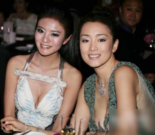 女星与巩俐火拼丰满 霍思燕前裸后露妖娆性感(组图)