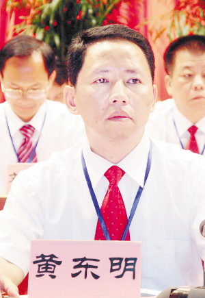 藤县县长黄东明