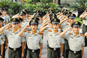 武警汕头支队官兵出征大运安保(图)