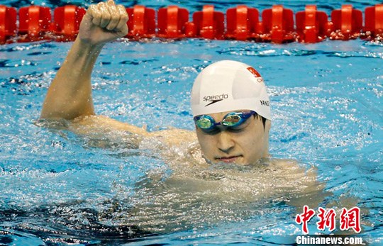 世游赛:中国名将孙杨勇夺男子800米自由泳金牌
