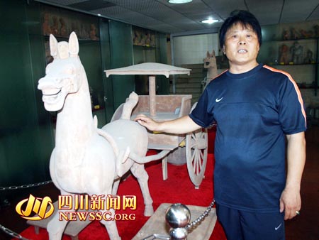 图片版权归原作者所有 四川大收藏家岳玉明展示自己的藏品-图片版权归原作者所有
