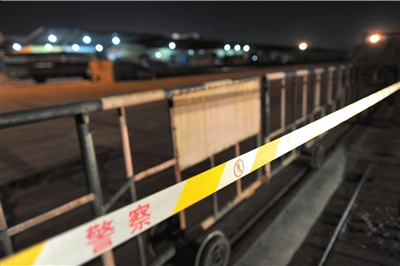 D301次车头挖出运至温州南站(组图)