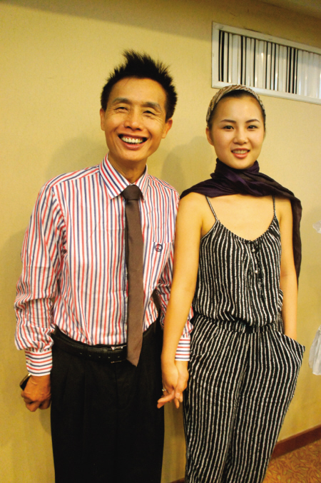 邓建国与新婚妻子