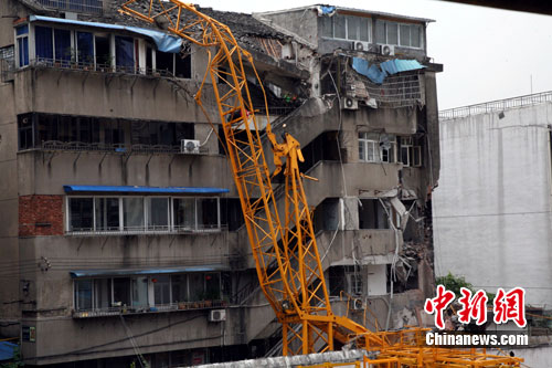 温州塔吊倒塌事故致两人受伤原因仍在调查(图