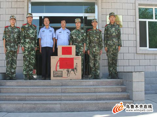 石河子市城区看守所慰问武警驻所中队(组图)