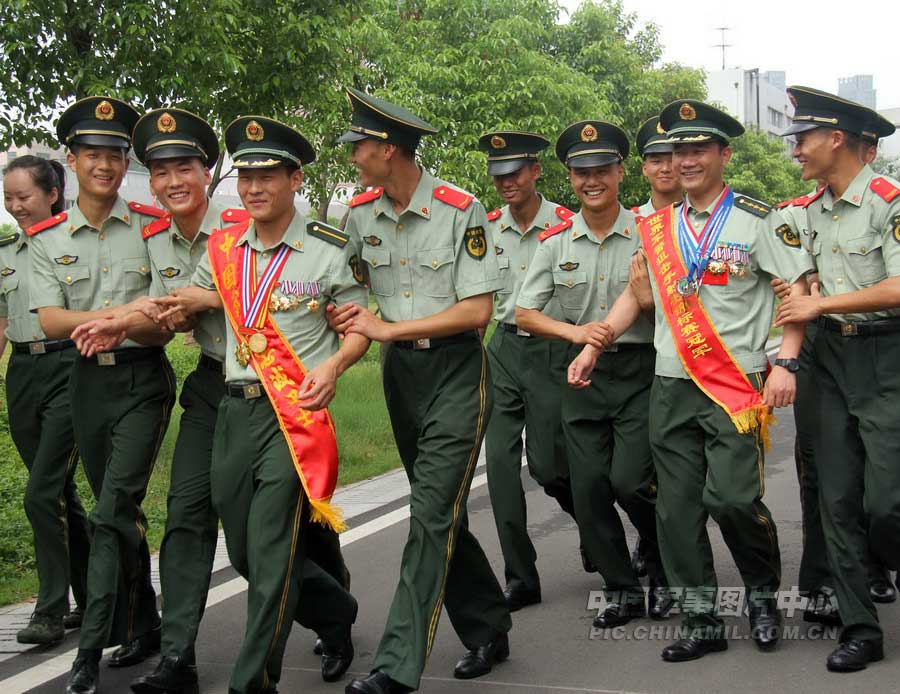 中华人民共和国监察部致驻部机关武警指战员的慰问信