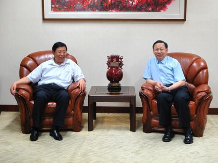 会见威海市政府秘书长张剑 (440x330); 南平市政府韩康平秘书长对统计