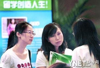 赴美留学(微博)高居榜首、低龄化留学日益增加