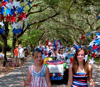 2011年7月4日,美国阿拉巴马州举办了民众大游行,以庆祝7月4日的美国