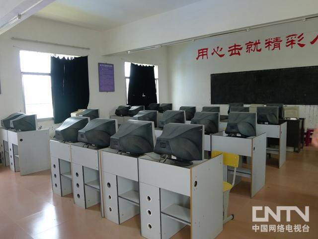 中国民主促进会江苏省委员会为学校捐赠的电子书屋