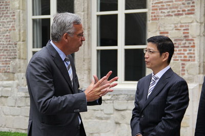 驻比利时大使廖力强访问安特卫普管理学院和安