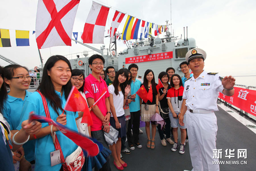高清组图:中国海军训练舰编队抵达朝鲜元山访