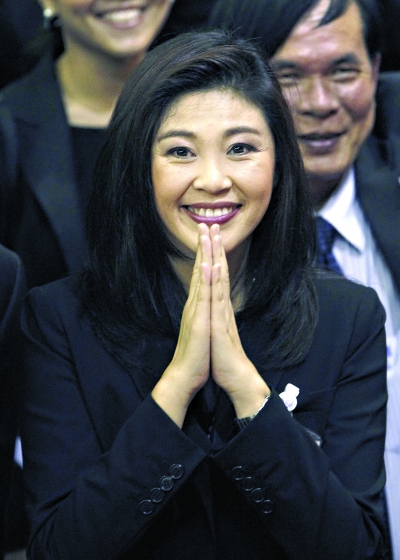 他妹英拉接棒当选泰国首位女总理(组图)