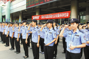 深圳大运欢迎您 民警学习手语服务各国残障旅客