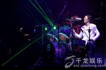 硬設備下重本 訂做專屬蕭敬騰水鉆坦克名鼓