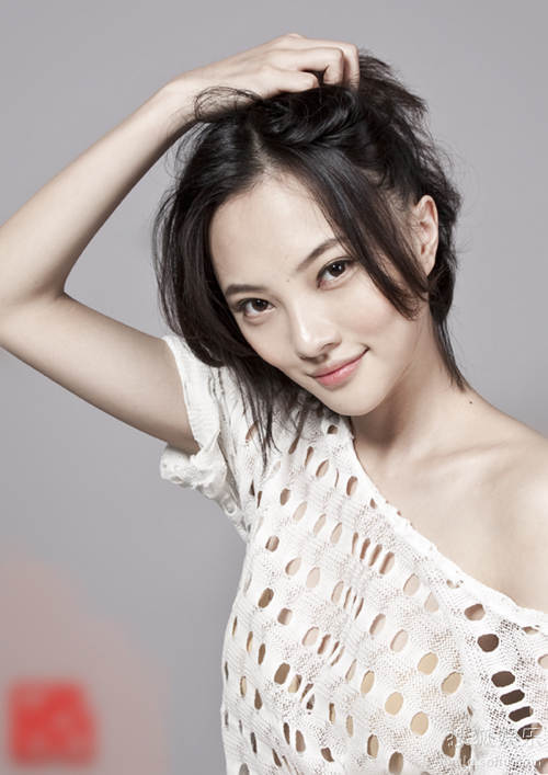 明星阵容最强的一部,青年演员黄瀛漩在本剧中饰演琼英,她与张晓晨演绎