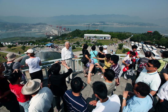 竞技体育与旅游完美结合 三峡大坝游客突破百万(图)