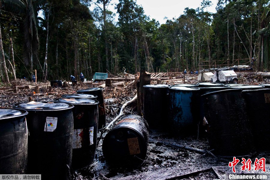 秘鲁千桶原油泄漏 亚马逊森林地区被污染(组图