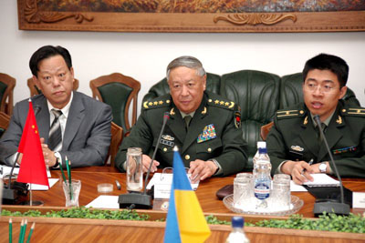 驻乌克兰大使张喜云,总参谋长助理陈勇,南京军区副司令