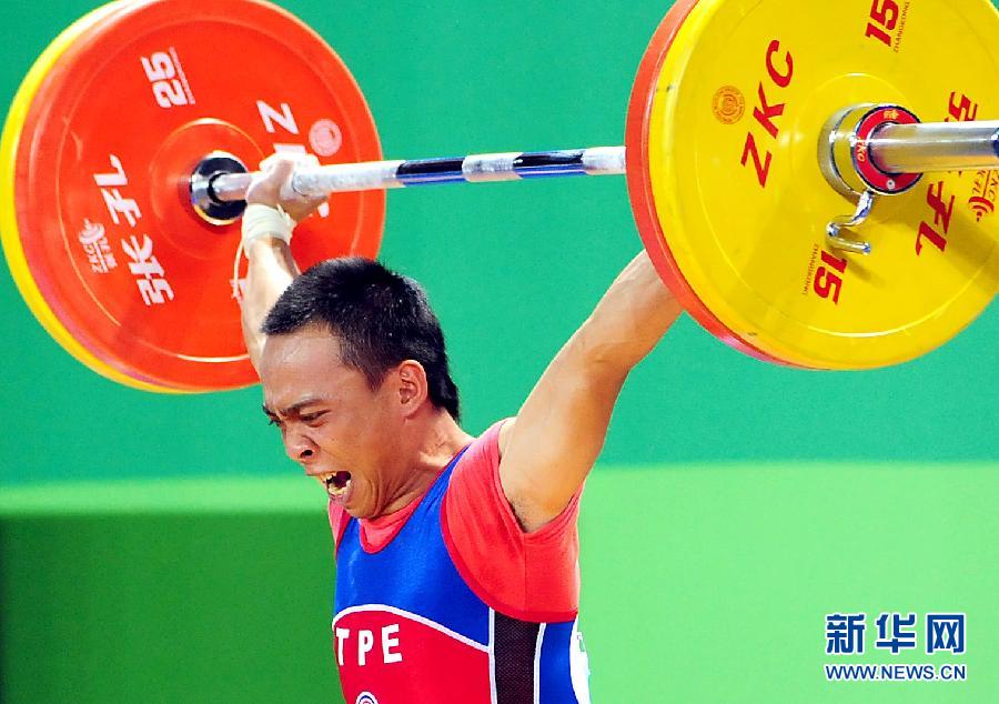 在当日进行的深圳大运会举重项目的比赛中,中华台北选手在两项决赛中