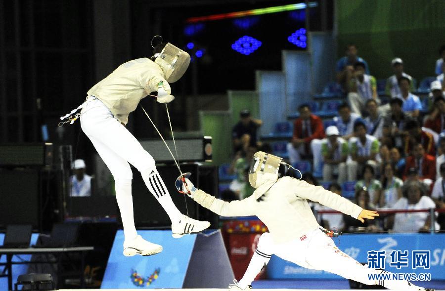 当日,在深圳大运会击剑项目男子个人佩剑赛决赛中,乌克兰选手亚戈德卡