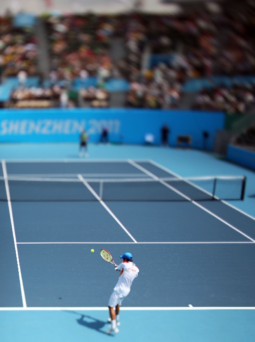 图片:大运会网球比赛 徐俊超男子单打第一轮赛