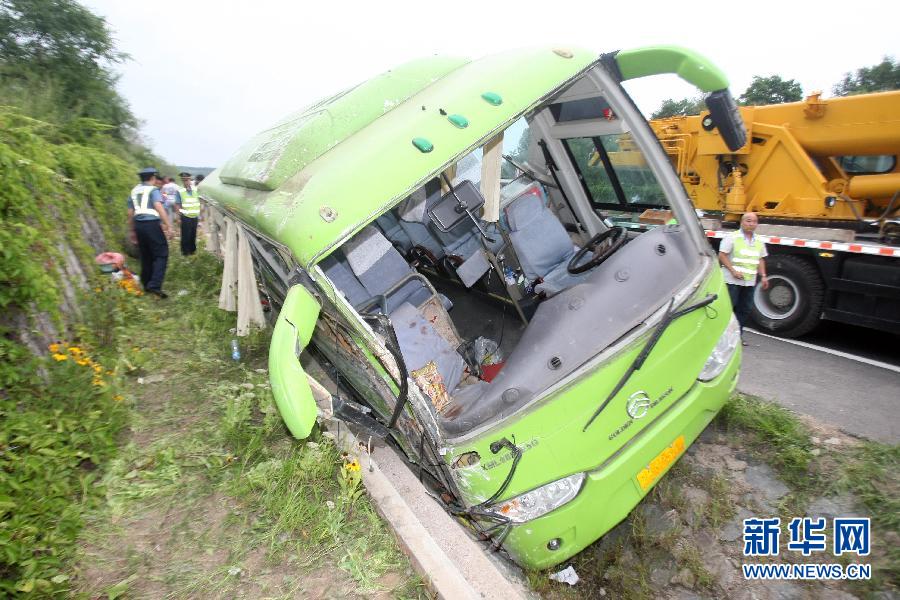 台湾旅游团在吉林境内发生车祸4名游客死亡(组图)