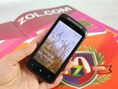 图为：HTC 7 Mozart/苹果iPhone 4