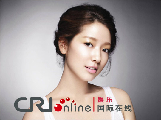 韩国女演员朴信惠拍化妆品广告 瓷白美肌赛婴