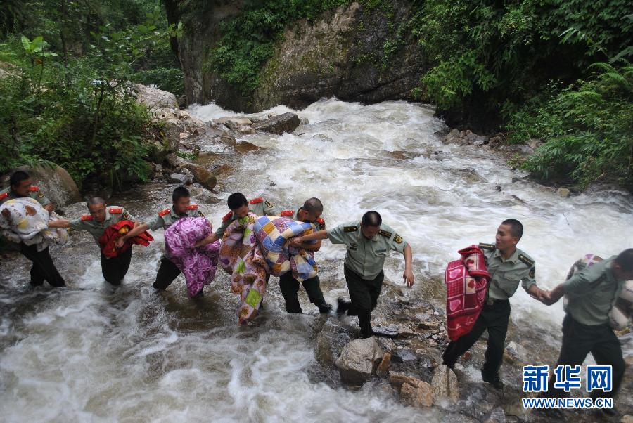 云南福贡发生特大交通事故致7死亡(高清组图)