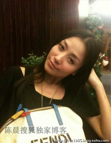 吴启华二婚娇妻石洋子