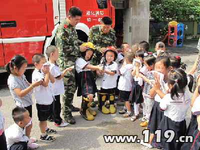 通化消防举办幼儿园"娃娃学消防"主题教育活动(组图)