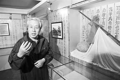 这位老人便是电影《集结号》里面"谷子地"的原型王艾甫.