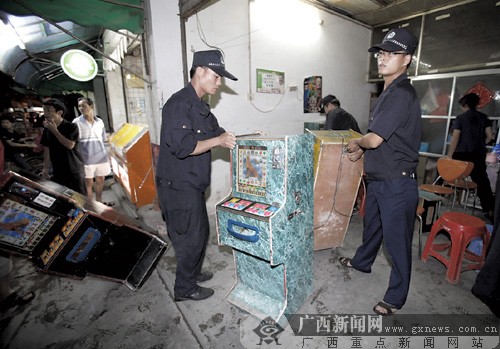 南宁市公安局西乡塘分局缴获68台寄生赌博机