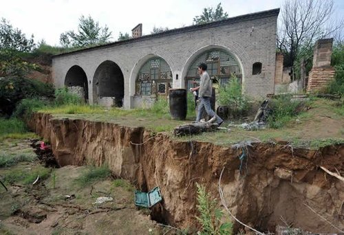 农村人口搬迁采空区_湖北荆门塌陷区为采空区 地表人员已全部搬迁(3)