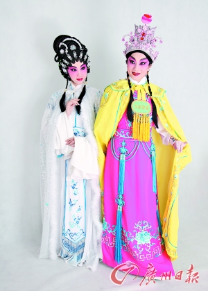 图为粤剧《红楼梦》中贾宝玉和林黛玉的造型照。