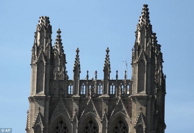 美国华盛顿国家大教堂中央塔部分受损
