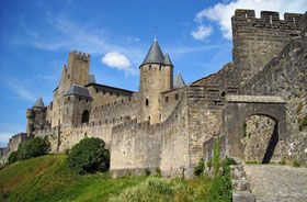 走堡垒穿要塞 探访欧洲中世纪的战场