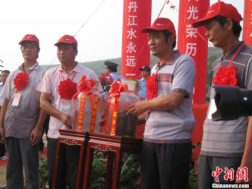 淅川县人口移民到哪_淅川县移民王海丽(2)