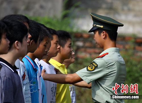 图为8月28日,都昌县教官心得的新生在v教官都昌县第一武警的学生文明高中高中中队行为中学图片