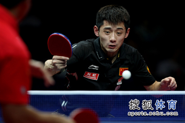 图文:[乒乓球]中乒赛男单决赛 张继科在比赛中