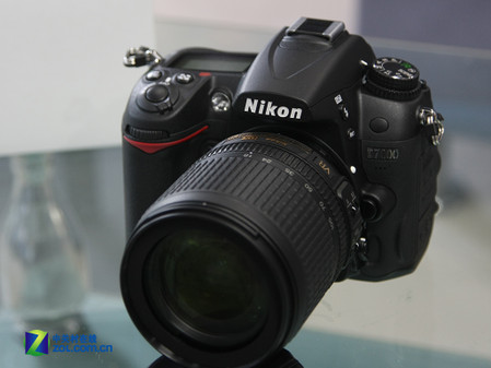 尼康单反相机D7000（套机中包含的是18-105mmVR防抖镜头）