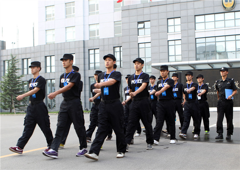高清:北京电影学院师生到巡特警总队实践锻炼