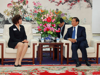 刘淇会见出席中国(北京)国际商务及会奖旅游展