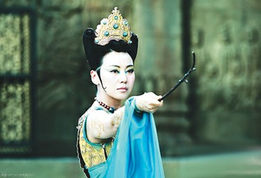 闫妮在《画壁》中图tp
