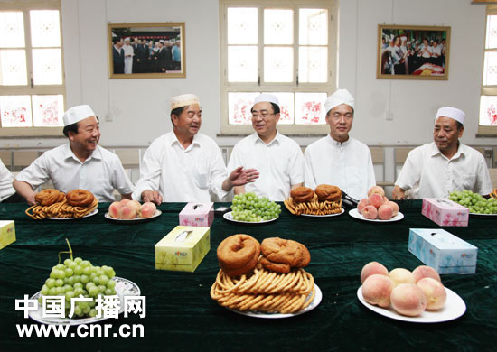 宁夏自治区主要领导向宁夏穆斯林群众贺节(组图)-搜狐滚动